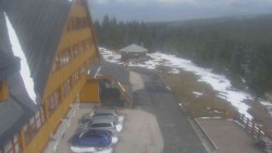 Parkoviště a hlavní vchod