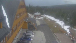 Parkoviště a hlavní vchod