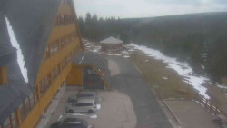 Parkoviště a hlavní vchod