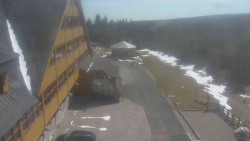 Parkoviště a hlavní vchod