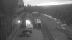 Parkoviště a hlavní vchod