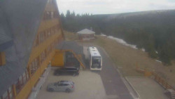 Parkoviště a hlavní vchod