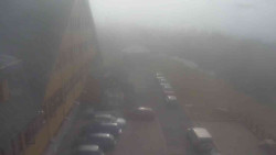 Parkoviště a hlavní vchod