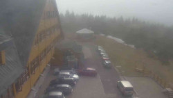 Parkoviště a hlavní vchod