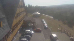 Parkoviště a hlavní vchod