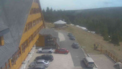 Parkoviště a hlavní vchod