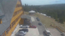 Parkoviště a hlavní vchod