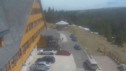 Parkoviště a hlavní vchod