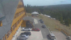 Parkoviště a hlavní vchod