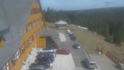 Parkoviště a hlavní vchod