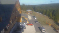 Parkoviště a hlavní vchod