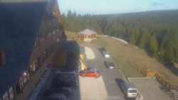 Parkoviště a hlavní vchod