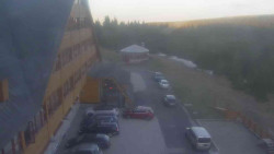 Parkoviště a hlavní vchod