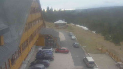 Parkoviště a hlavní vchod