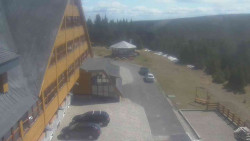 Parkoviště a hlavní vchod