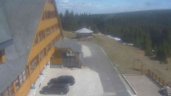 Parkoviště a hlavní vchod