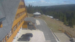 Parkoviště a hlavní vchod