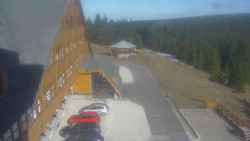 Parkoviště a hlavní vchod