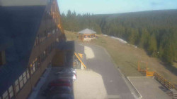 Parkoviště a hlavní vchod