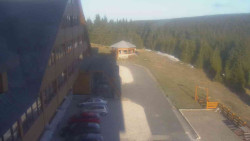 Parkoviště a hlavní vchod