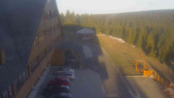 Parkoviště a hlavní vchod