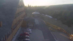 Parkoviště a hlavní vchod