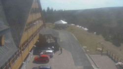 Parkoviště a hlavní vchod