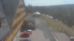 Parkoviště a hlavní vchod