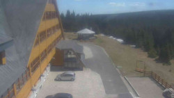 Parkoviště a hlavní vchod