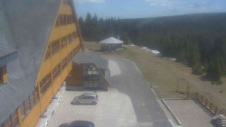 Parkoviště a hlavní vchod