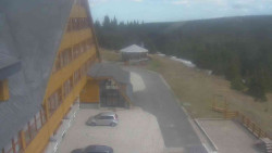 Parkoviště a hlavní vchod