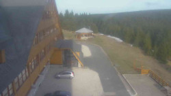 Parkoviště a hlavní vchod