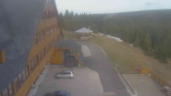 Parkoviště a hlavní vchod