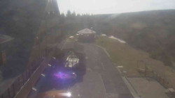 Parkoviště a hlavní vchod