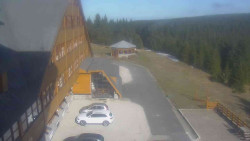 Parkoviště a hlavní vchod