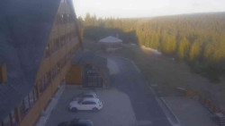 Parkoviště a hlavní vchod