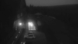 Parkoviště a hlavní vchod