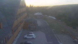 Parkoviště a hlavní vchod