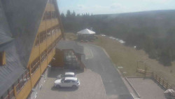 Parkoviště a hlavní vchod