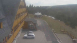 Parkoviště a hlavní vchod