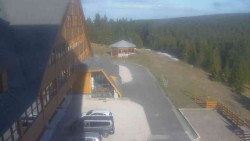 Parkoviště a hlavní vchod