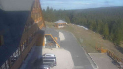 Parkoviště a hlavní vchod