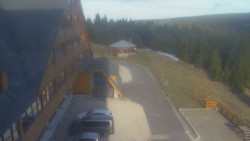 Parkoviště a hlavní vchod