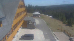 Parkoviště a hlavní vchod