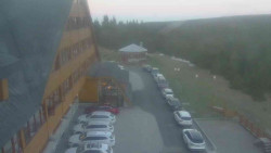 Parkoviště a hlavní vchod