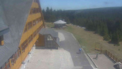 Parkoviště a hlavní vchod