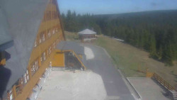 Parkoviště a hlavní vchod