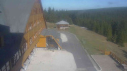 Parkoviště a hlavní vchod