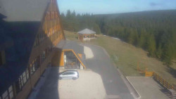 Parkoviště a hlavní vchod