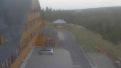 Parkoviště a hlavní vchod